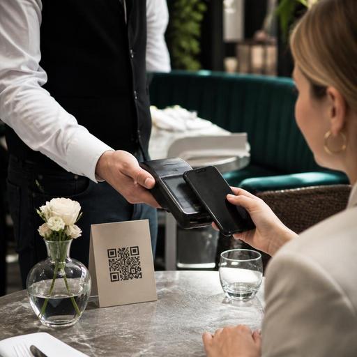 Kontaktlos zahlen im Restaurant: Apple Pay und Google Pay praxisnah einfuehren